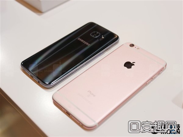 迄今最美手机！三星S7 Edge真机对比苹果6s Plus