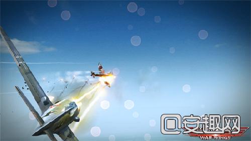图2-《浴血长空》战机翱翔于蓝天击毁敌机.jpg